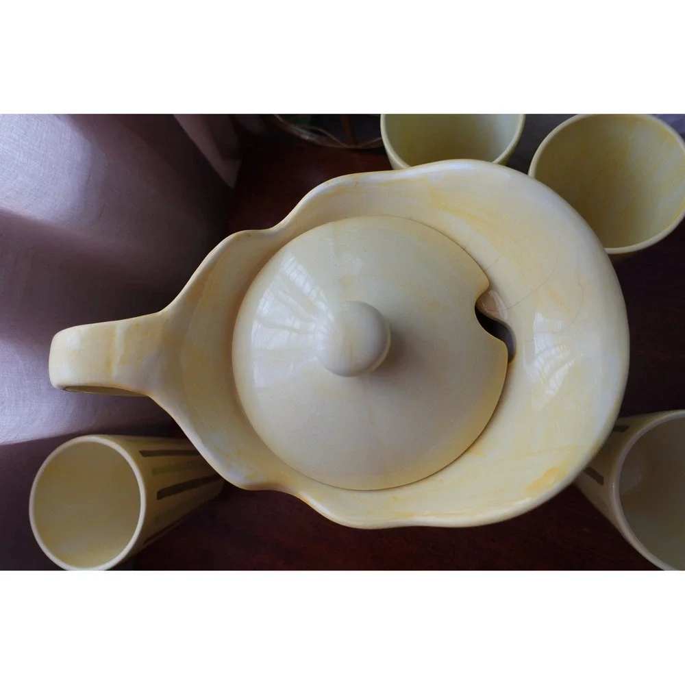 Vintage Lemonade Pitcher with Pouring lid and 4 matching tumblers‎